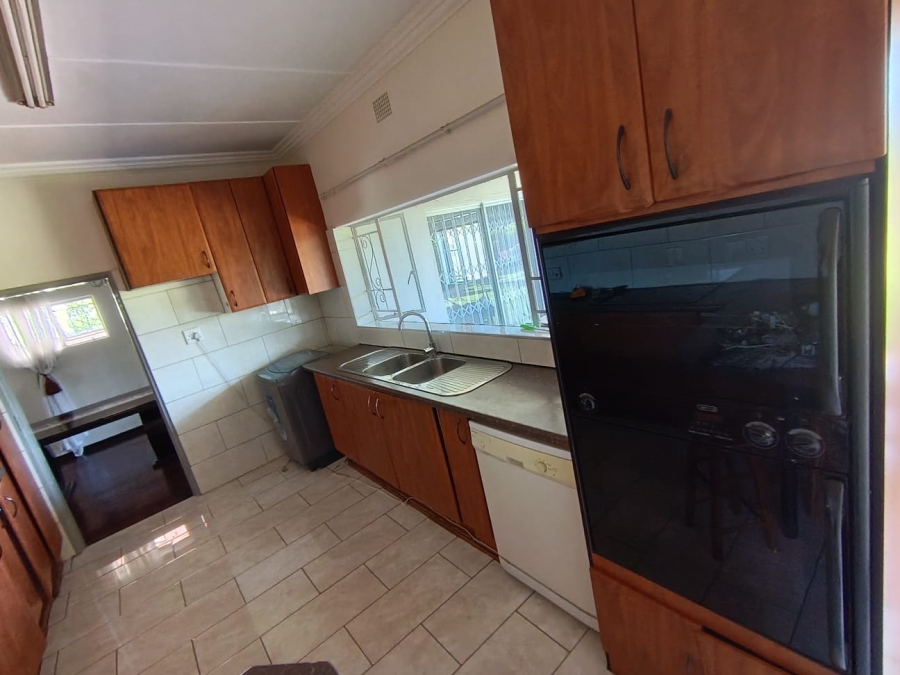 To Let 4 Bedroom Property for Rent in Queenswood Gauteng