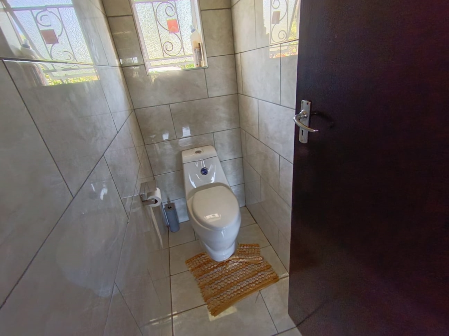 To Let 4 Bedroom Property for Rent in Queenswood Gauteng