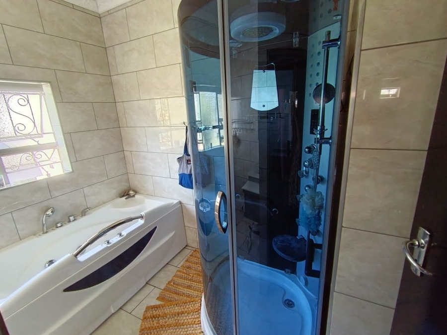 To Let 4 Bedroom Property for Rent in Queenswood Gauteng