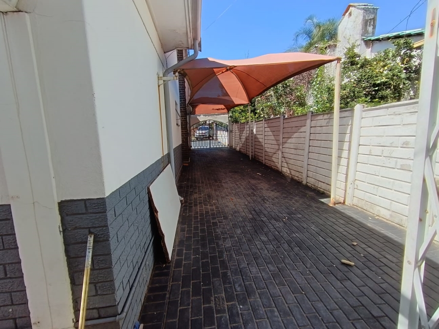 To Let 4 Bedroom Property for Rent in Queenswood Gauteng