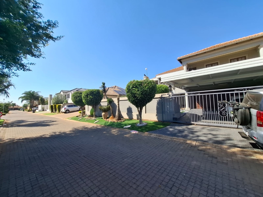 To Let 5 Bedroom Property for Rent in Montana Gauteng