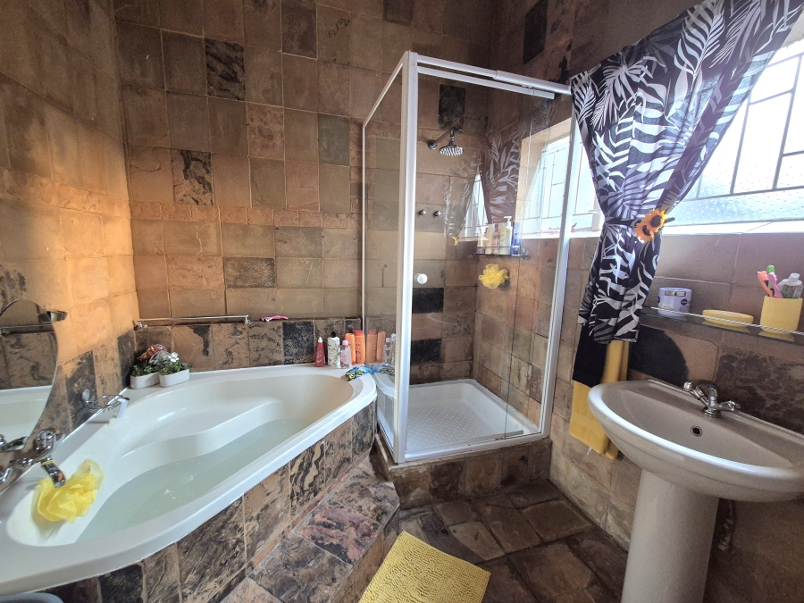 3 Bedroom Property for Sale in Kenleaf Gauteng