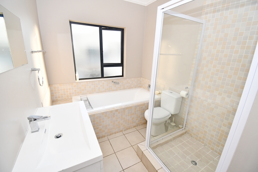 4 Bedroom Property for Sale in Copperleaf Estate Gauteng