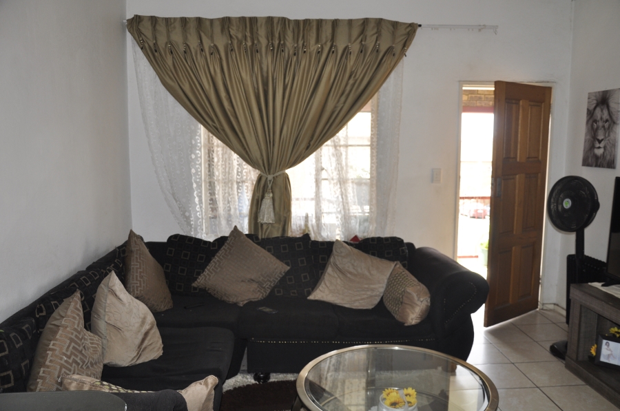 2 Bedroom Property for Sale in Erand Gardens Gauteng