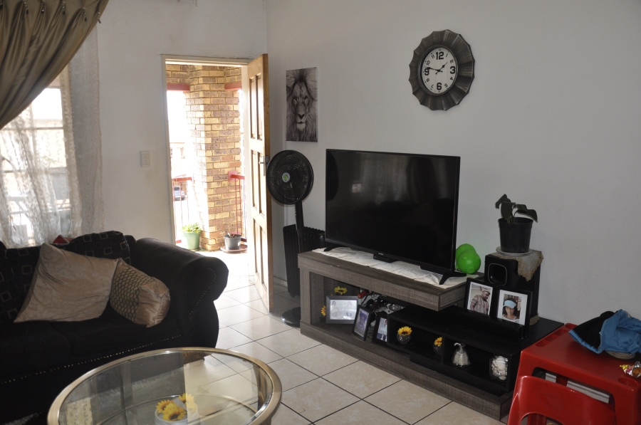2 Bedroom Property for Sale in Erand Gardens Gauteng