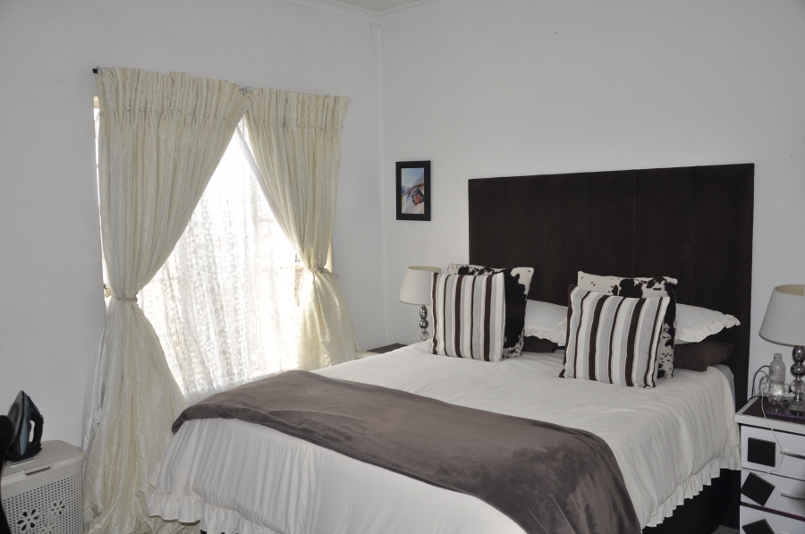 2 Bedroom Property for Sale in Erand Gardens Gauteng