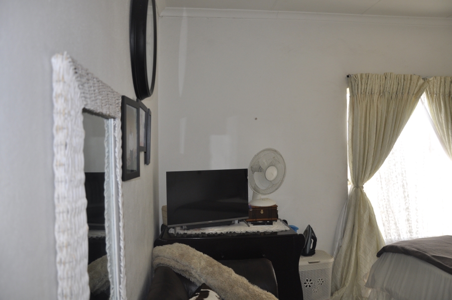 2 Bedroom Property for Sale in Erand Gardens Gauteng