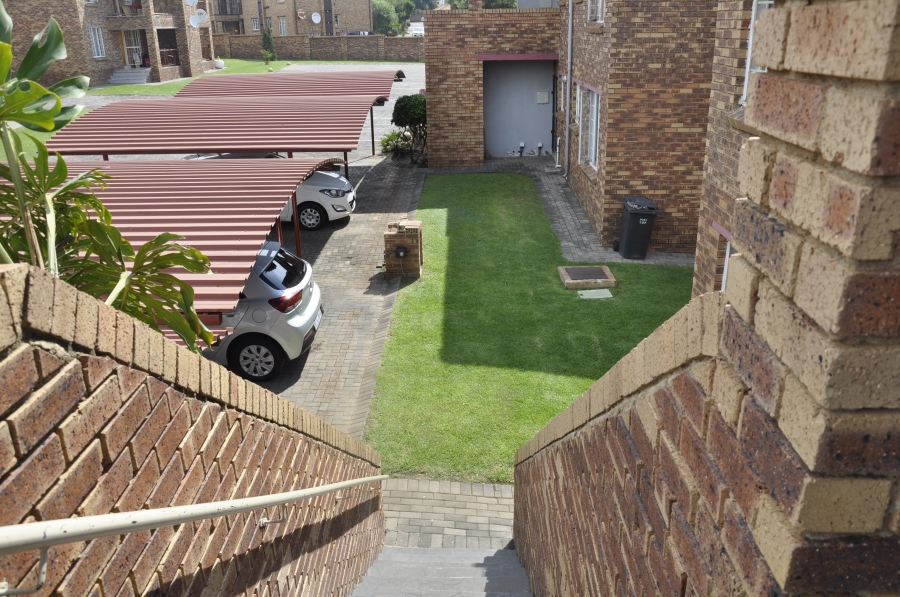 2 Bedroom Property for Sale in Erand Gardens Gauteng