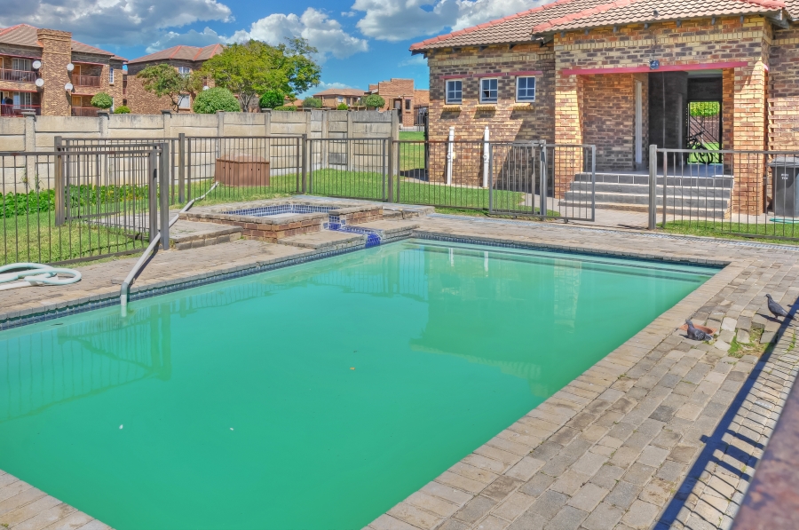2 Bedroom Property for Sale in Erand Gardens Gauteng
