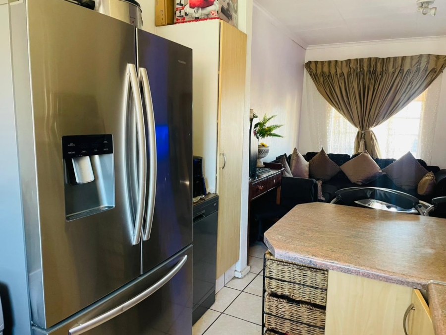 2 Bedroom Property for Sale in Erand Gardens Gauteng