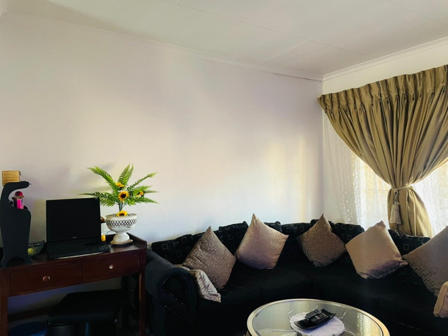 2 Bedroom Property for Sale in Erand Gardens Gauteng