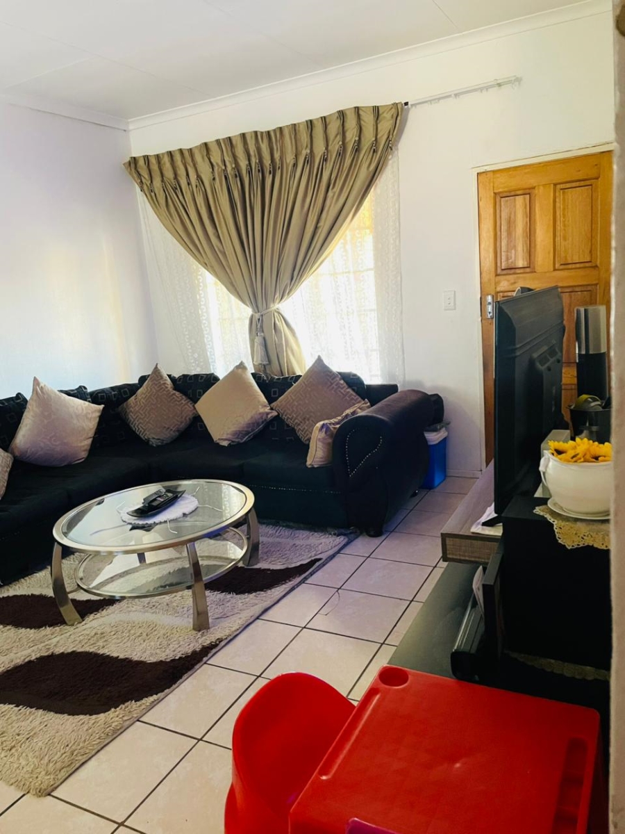2 Bedroom Property for Sale in Erand Gardens Gauteng