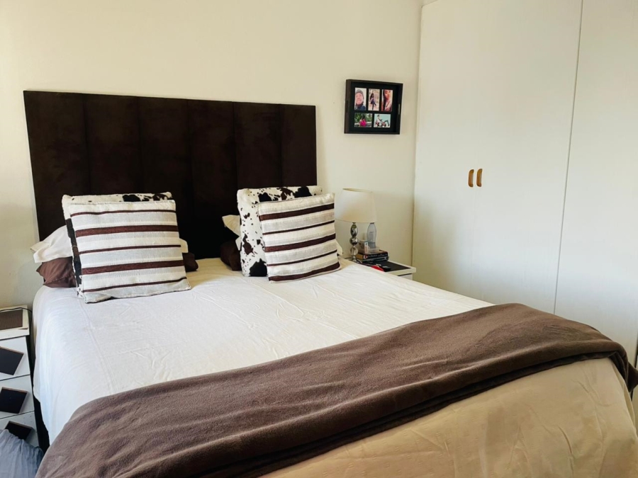 2 Bedroom Property for Sale in Erand Gardens Gauteng