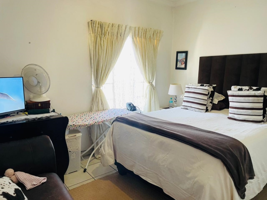 2 Bedroom Property for Sale in Erand Gardens Gauteng
