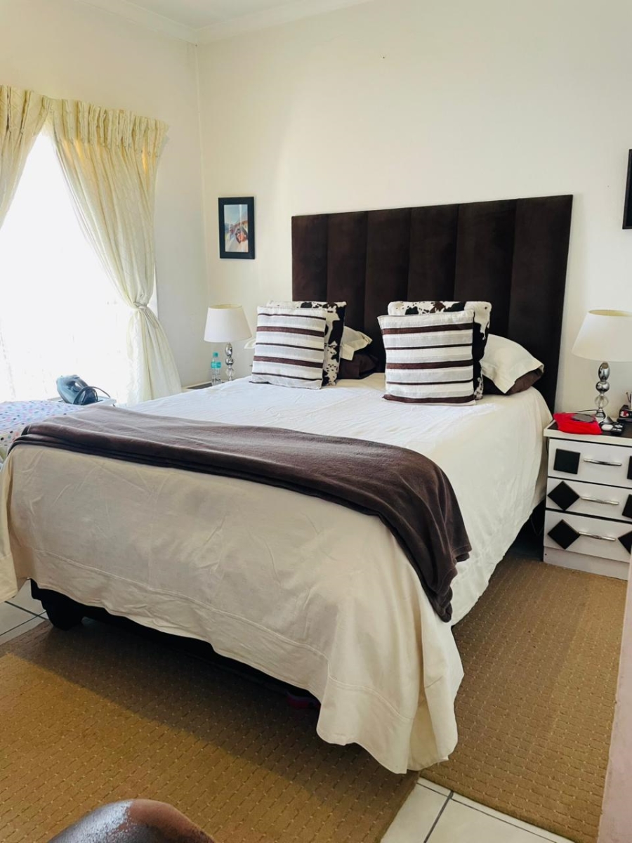 2 Bedroom Property for Sale in Erand Gardens Gauteng