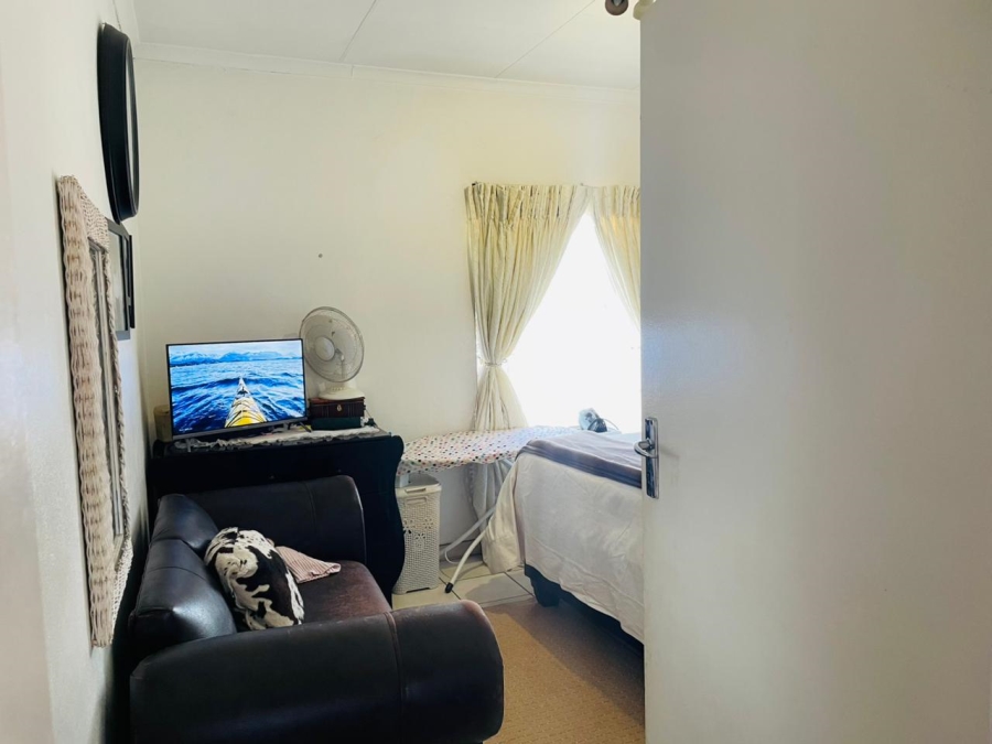2 Bedroom Property for Sale in Erand Gardens Gauteng