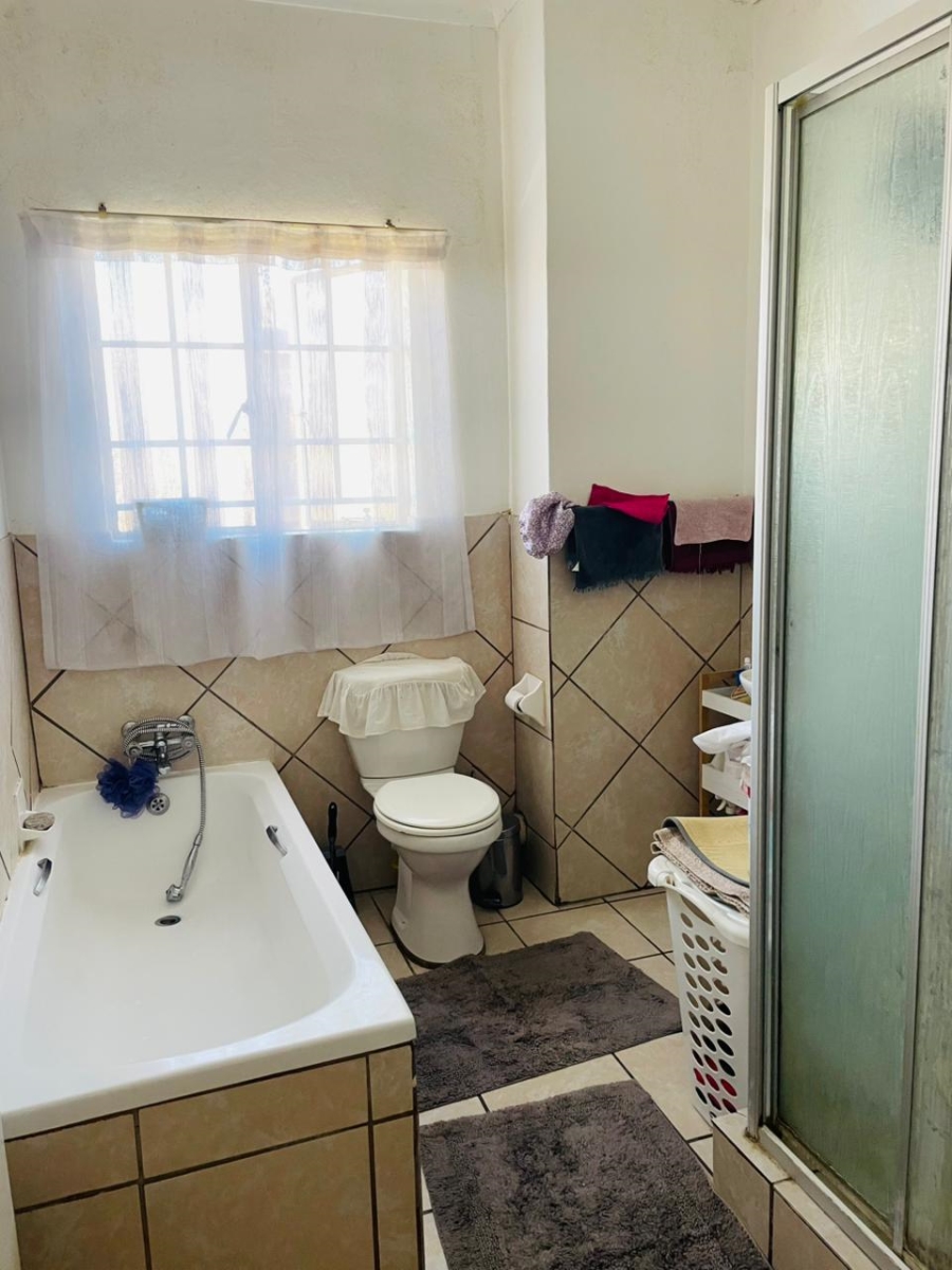 2 Bedroom Property for Sale in Erand Gardens Gauteng