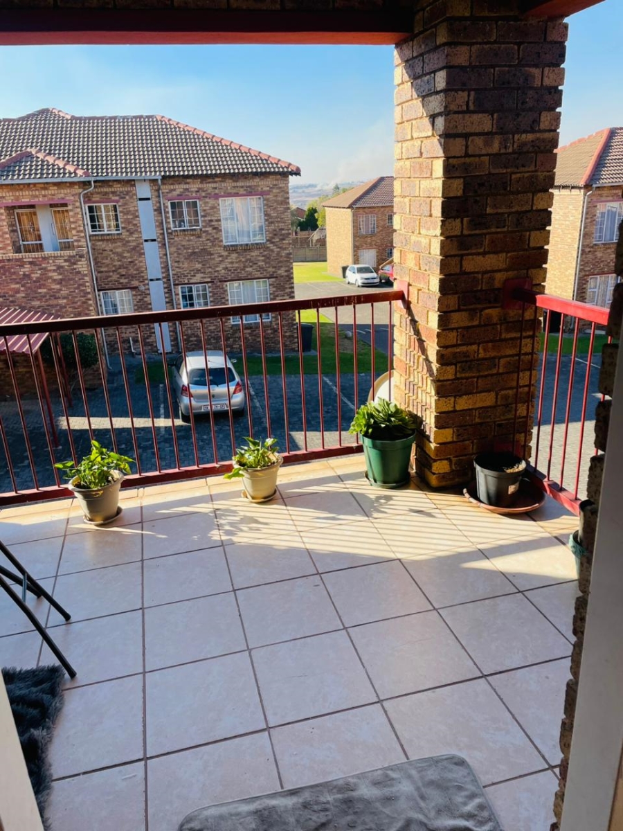 2 Bedroom Property for Sale in Erand Gardens Gauteng