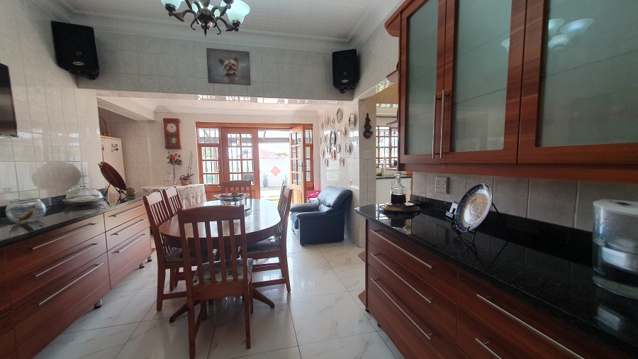 5 Bedroom Property for Sale in The Hill Gauteng