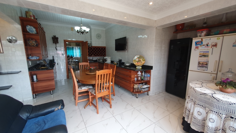 5 Bedroom Property for Sale in The Hill Gauteng