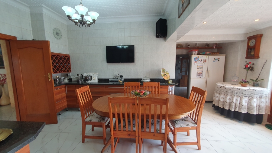 5 Bedroom Property for Sale in The Hill Gauteng