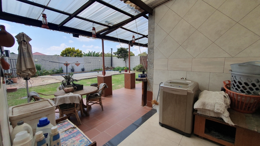 5 Bedroom Property for Sale in The Hill Gauteng