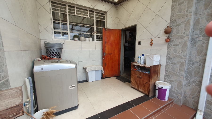 5 Bedroom Property for Sale in The Hill Gauteng