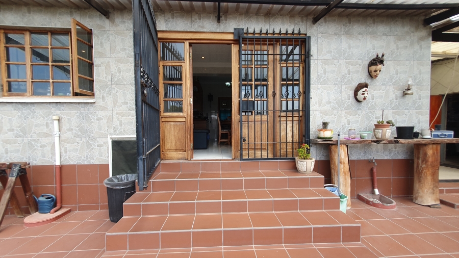 5 Bedroom Property for Sale in The Hill Gauteng