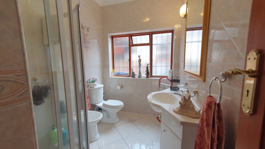 5 Bedroom Property for Sale in The Hill Gauteng