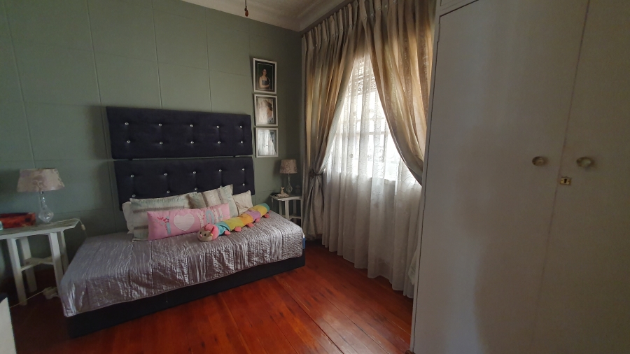 5 Bedroom Property for Sale in The Hill Gauteng