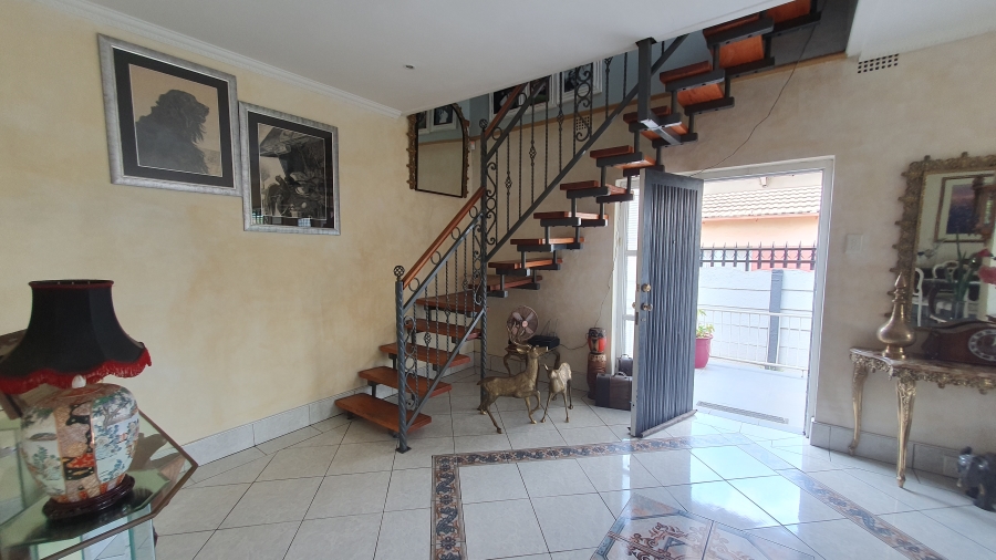 5 Bedroom Property for Sale in The Hill Gauteng