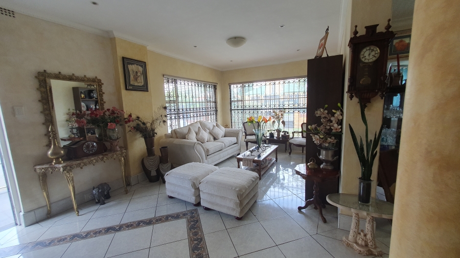 5 Bedroom Property for Sale in The Hill Gauteng
