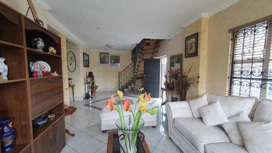 5 Bedroom Property for Sale in The Hill Gauteng