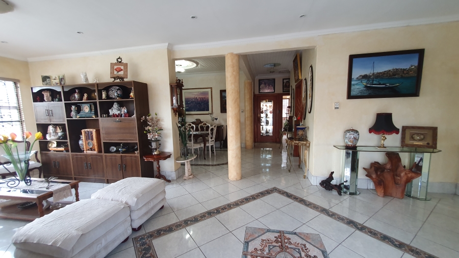 5 Bedroom Property for Sale in The Hill Gauteng