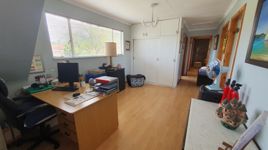 5 Bedroom Property for Sale in The Hill Gauteng