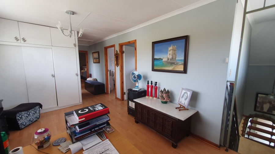 5 Bedroom Property for Sale in The Hill Gauteng