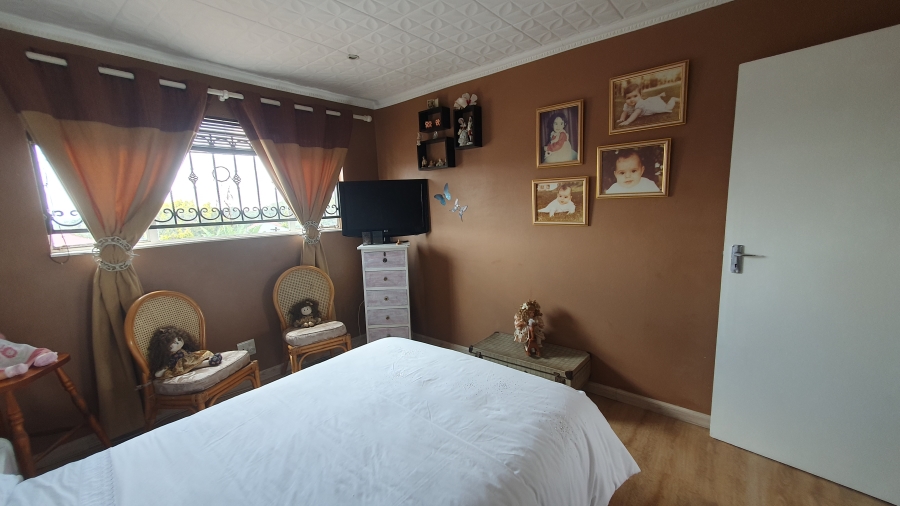 5 Bedroom Property for Sale in The Hill Gauteng