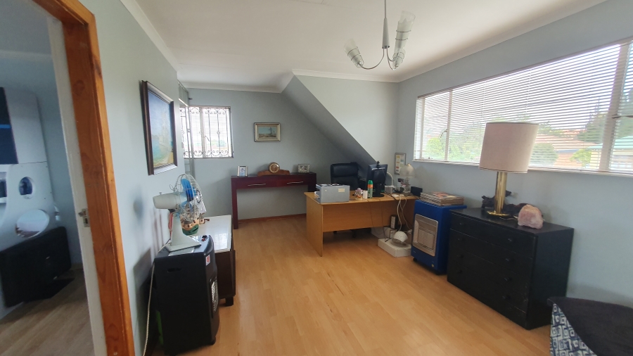 5 Bedroom Property for Sale in The Hill Gauteng