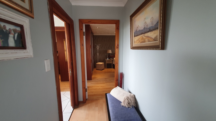 5 Bedroom Property for Sale in The Hill Gauteng