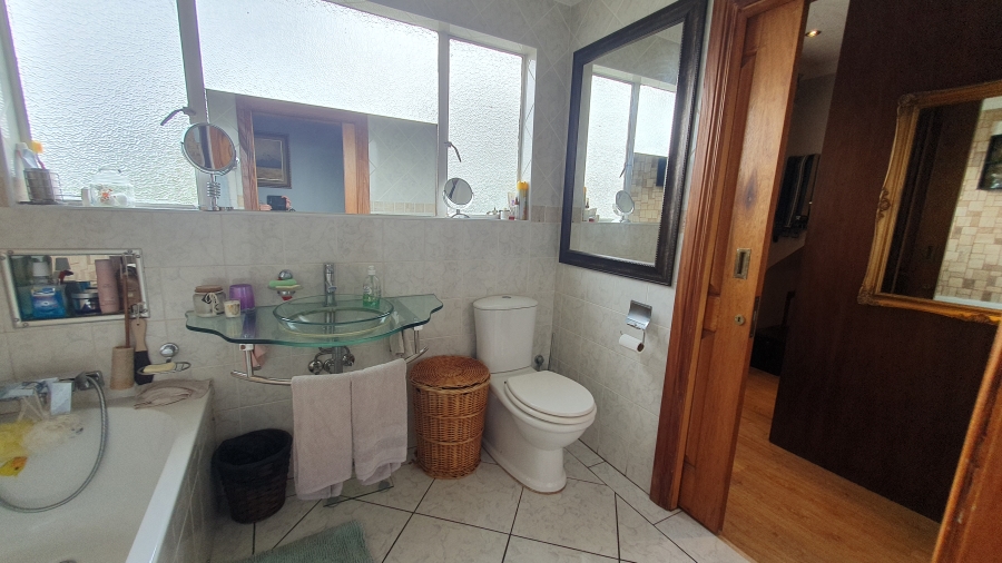 5 Bedroom Property for Sale in The Hill Gauteng