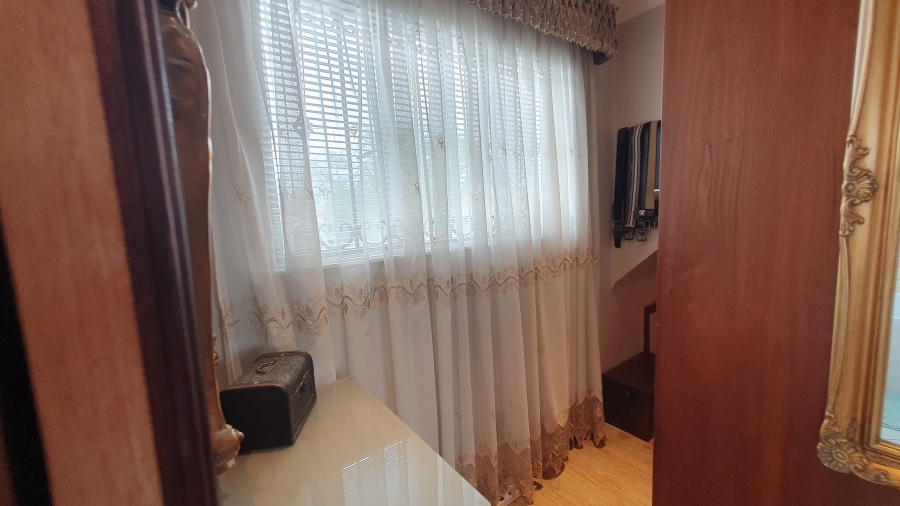 5 Bedroom Property for Sale in The Hill Gauteng