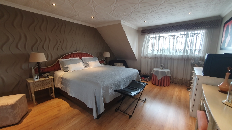 5 Bedroom Property for Sale in The Hill Gauteng