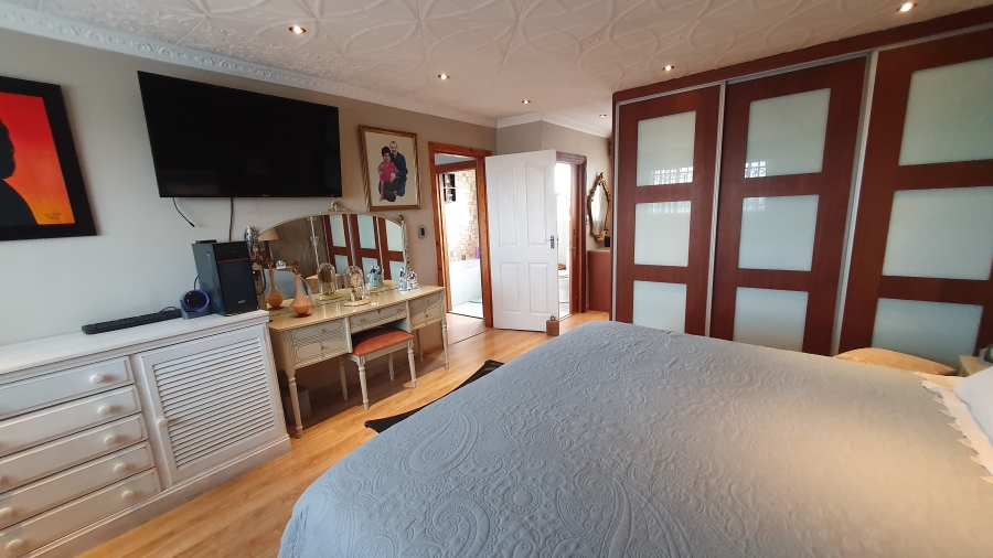 5 Bedroom Property for Sale in The Hill Gauteng