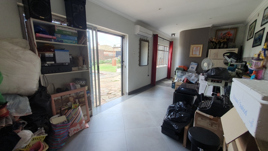 5 Bedroom Property for Sale in The Hill Gauteng