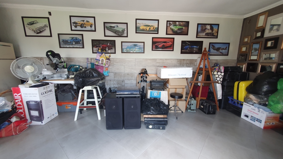 5 Bedroom Property for Sale in The Hill Gauteng