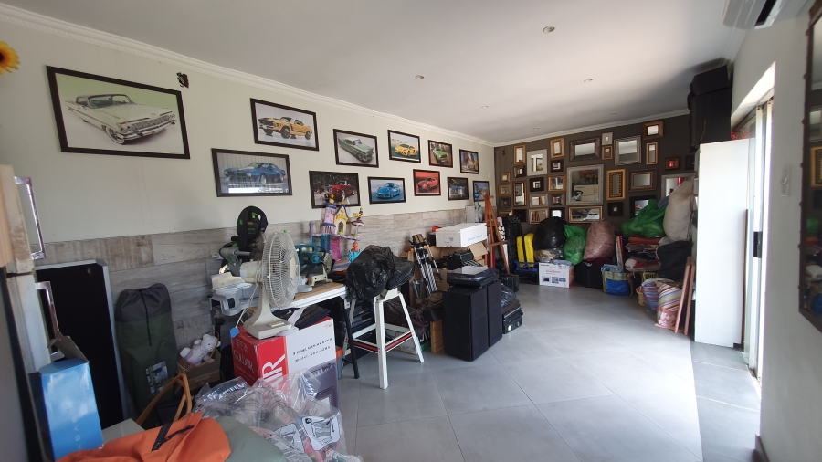 5 Bedroom Property for Sale in The Hill Gauteng