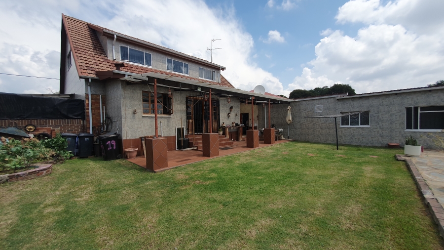 5 Bedroom Property for Sale in The Hill Gauteng