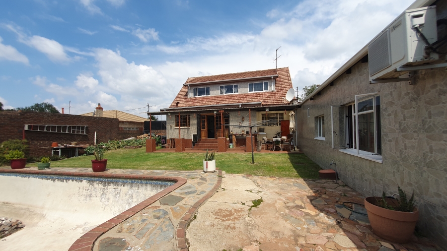 5 Bedroom Property for Sale in The Hill Gauteng