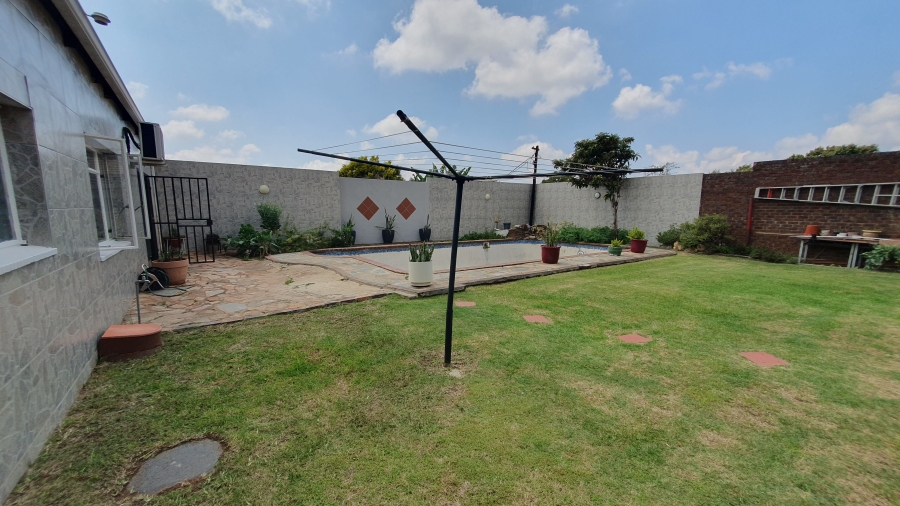 5 Bedroom Property for Sale in The Hill Gauteng