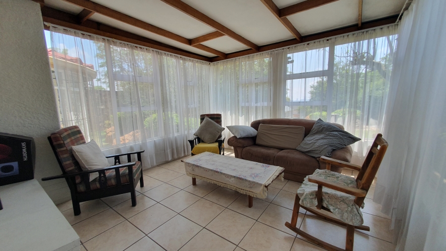 4 Bedroom Property for Sale in Linmeyer Gauteng